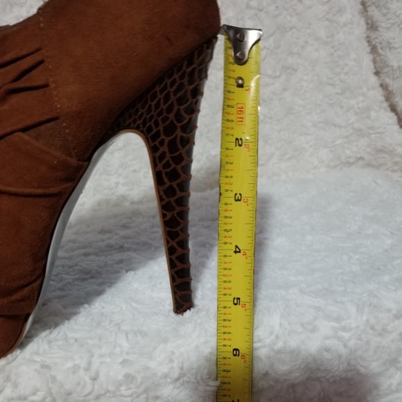 SOLD H By Halston Booties Women's - Picture 8 of 8